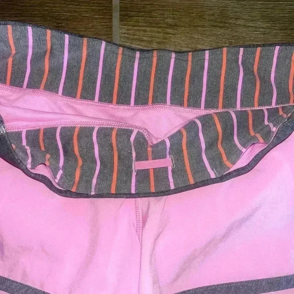 Lululemon Heather Pink Deep Goal Gray Speed Up Shorts - Picture 2 of 4